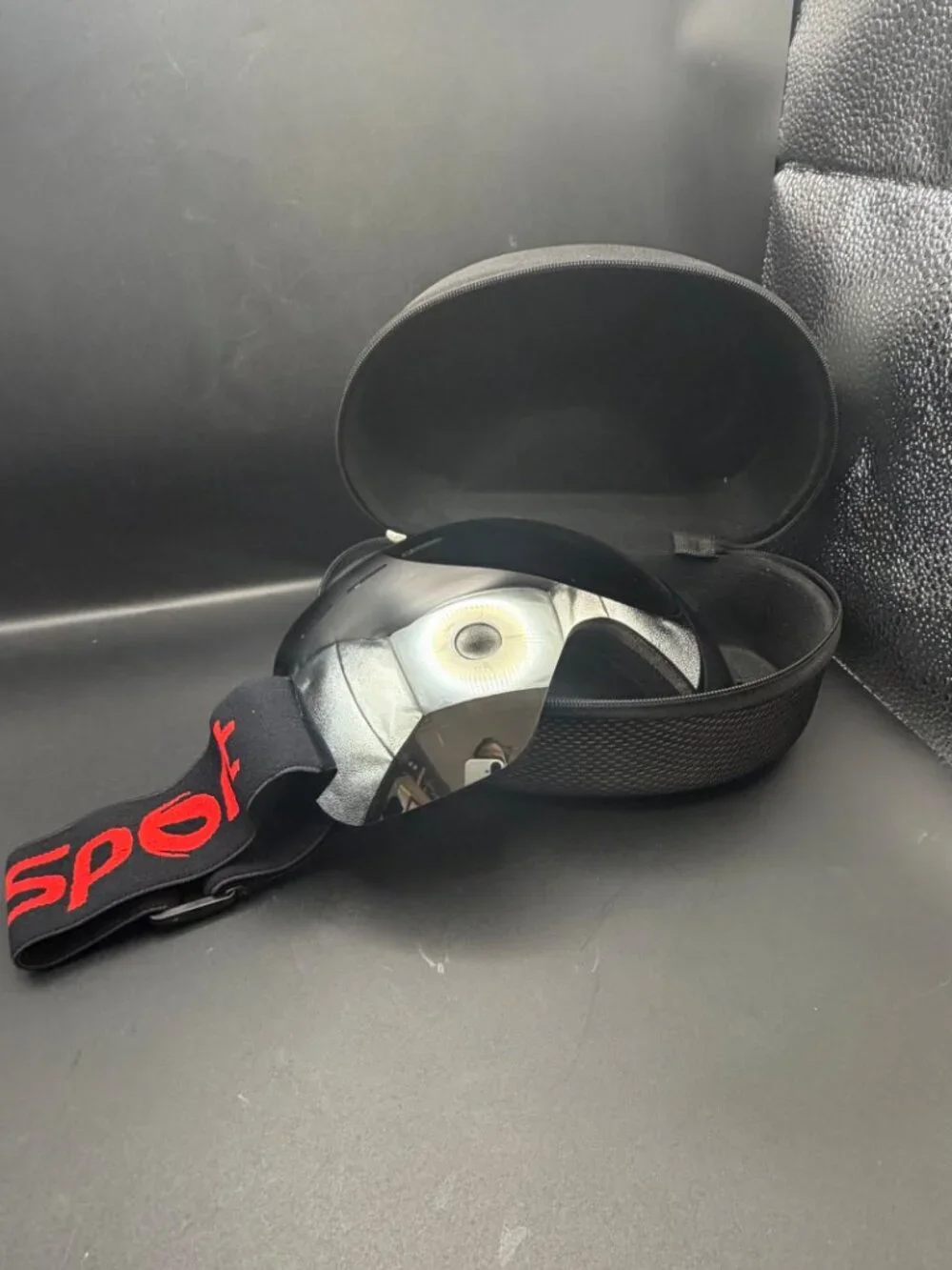 Black Mirrored Ski Snowboard Goggles Adjustable Sport Strap With Case